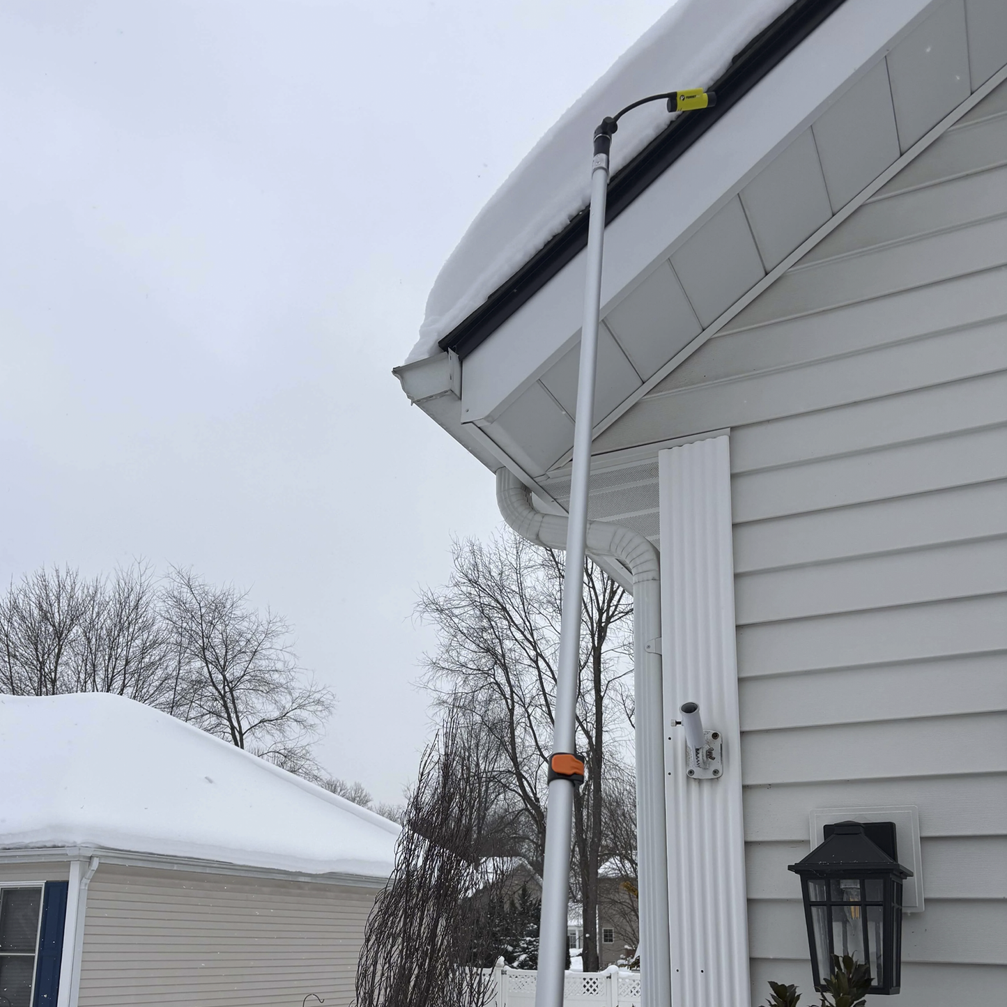 30ft - 5 section Extendable Alloy Pole with an adjustable Ferret camera mount